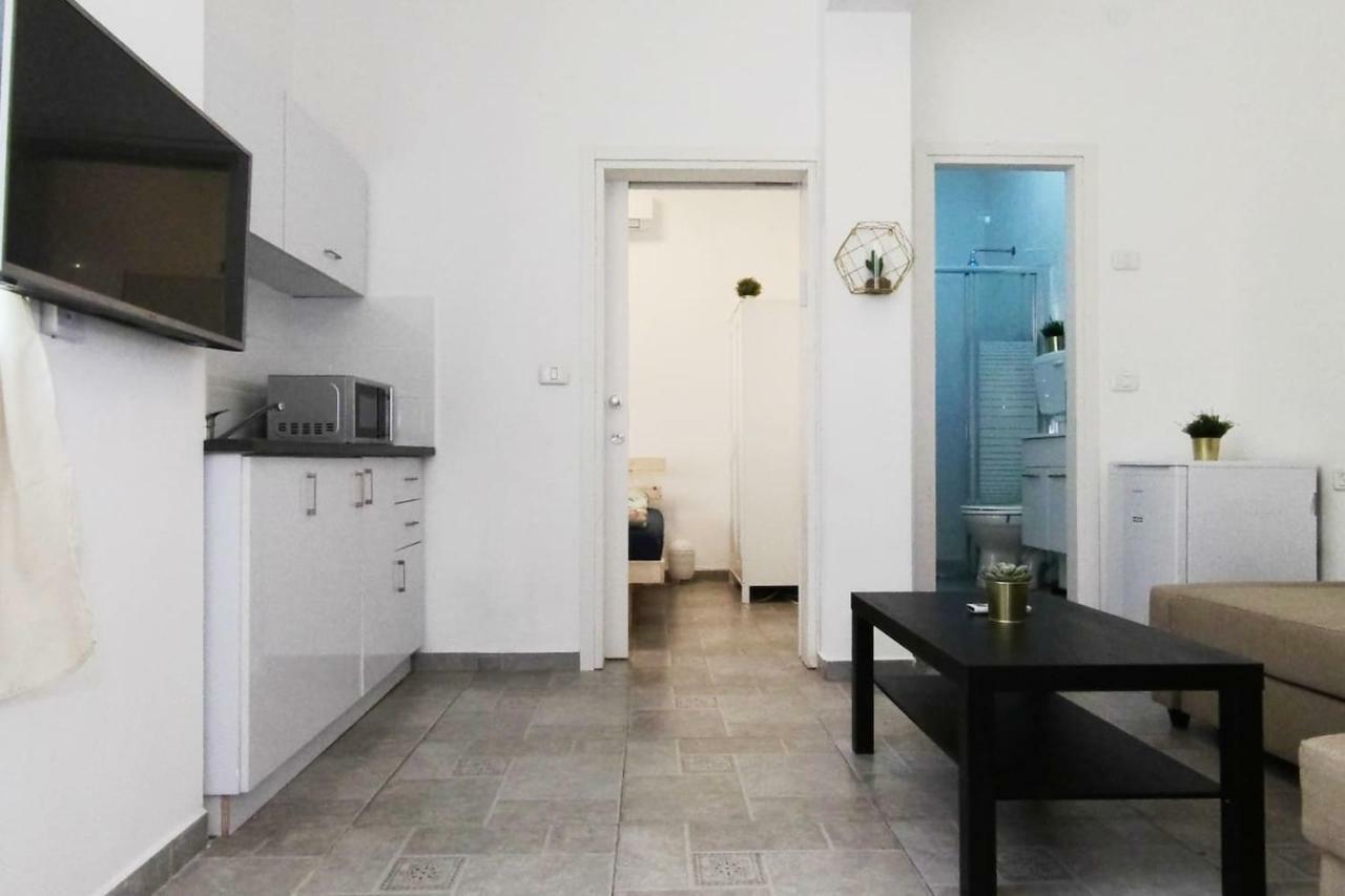 Trendy Apartments In The Heart Of Florentin With Free Netflix Tel Aviv Esterno foto